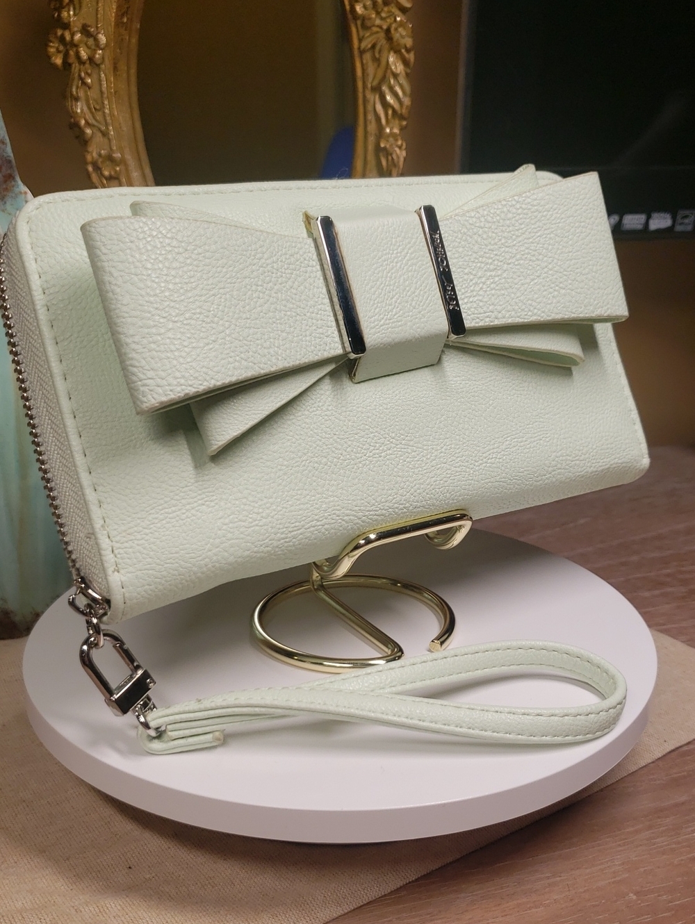Betsey Johnson Large Mint Bow Wristlet Clutch - Picture 3 of 13